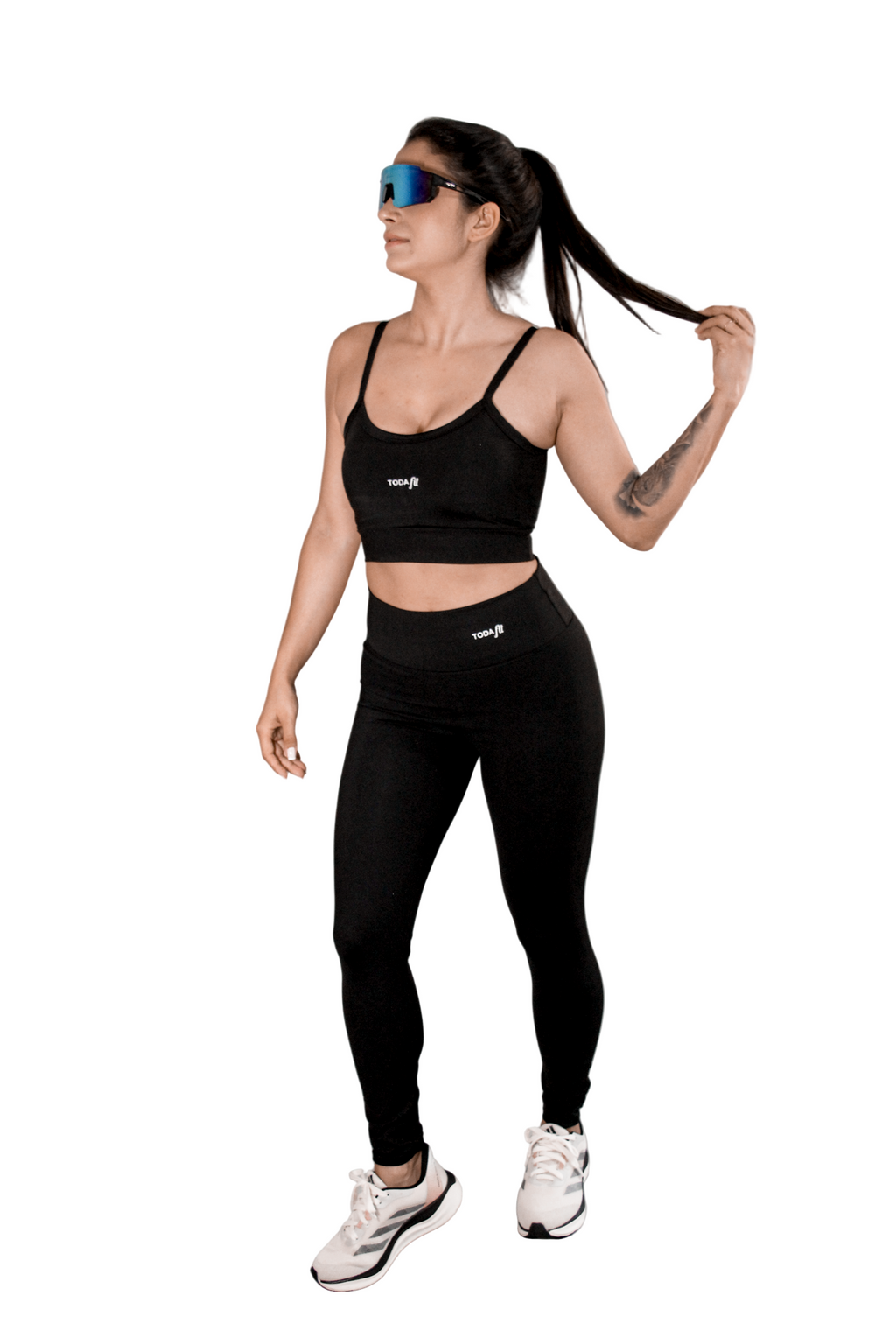 Legging básica preta TodaFit vista de frente, mostrando modelagem e compressão.