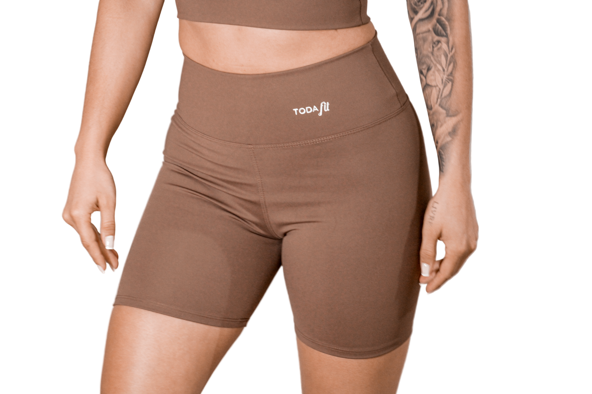 Short fitness sem bolso chocolate TodaFit na vista frontal, com modelagem justa e tecido de alta compressão.