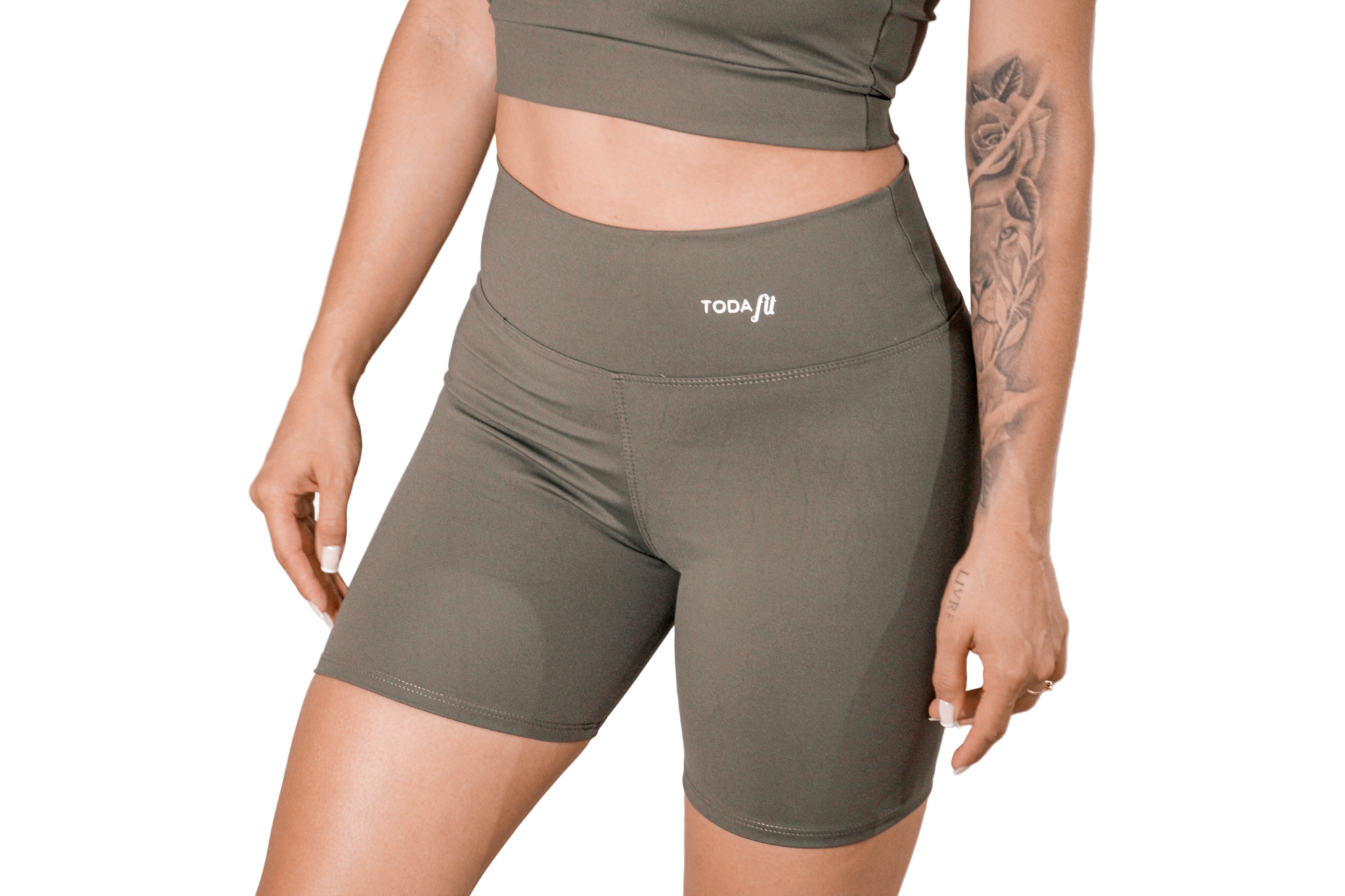 Short fitness sem bolso verde TodaFit na vista frontal, com modelagem justa e tecido de alta compressão.